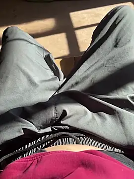 Snapshot of josle24 chatting on December 2, 2025, 5:47 pm josle24 online show from December 2, 2025, 5:47 pm