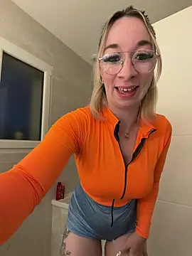 Snapshot of Giuliana_baby chatting on April 23, 2026, 7:48 pm Giuliana baby online show from April 23, 2026, 7:48 pm