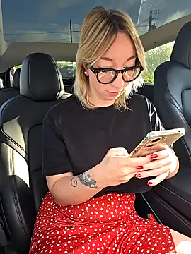 Snapshot of Giuliana_baby chatting on October 26, 2025, 8:48 am Giuliana baby online show from October 26, 2025, 8:48 am