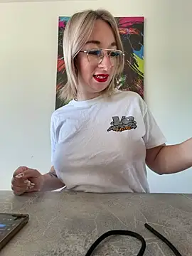 Snapshot of Giuliana_baby chatting on April 30, 2026, 7:15 am Giuliana baby online show from April 30, 2026, 7:15 am