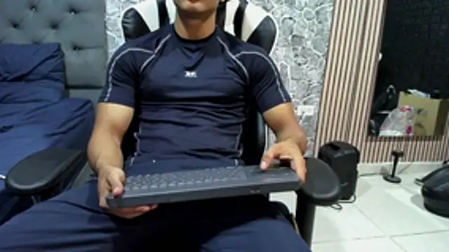 Snapshot of chriss_jones1 chatting on May 15, 2026, 12:19 am chriss jones1 online show from May 15, 2026, 12:19 am
