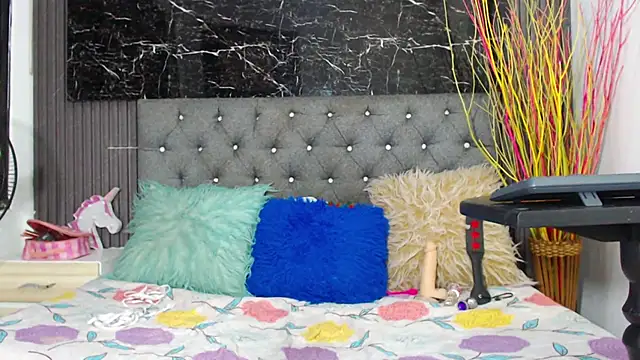 Snapshot of NalaRoy chatting on January 15, 2025, 4:04 am NalaRoy online show from January 15, 2025, 4:04 am