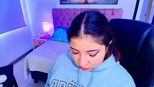 Snapshot of Emma_monserrat chatting on November 13, 2025, 7:40 pm Emma monserrat online show from November 13, 2025, 7:40 pm