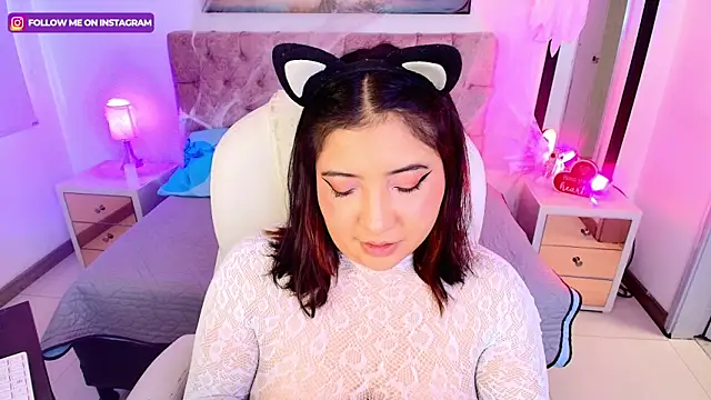 Snapshot of Emma_monserrat chatting on October 24, 2025, 7:13 pm Emma monserrat online show from October 24, 2025, 7:13 pm