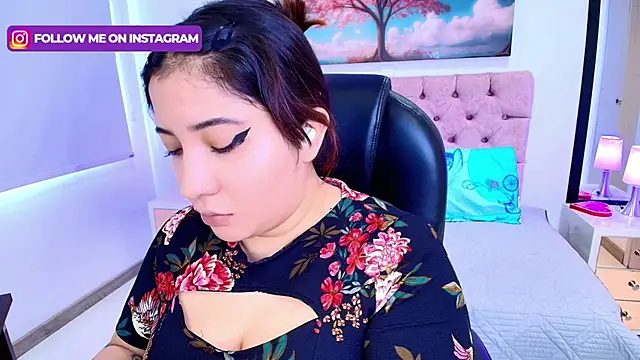 Snapshot of Emma_monserrat chatting on December 2, 2025, 7:37 pm Emma monserrat online show from December 2, 2025, 7:37 pm