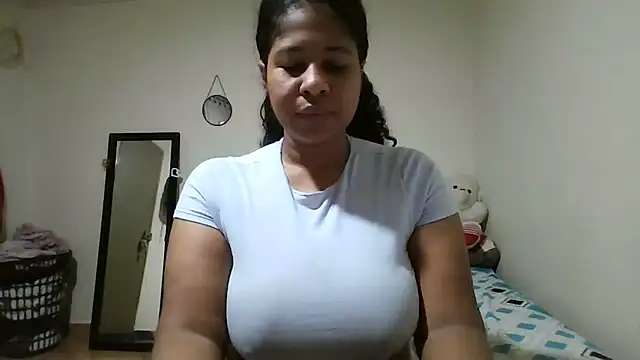 Snapshot of Ivon-09 chatting on April 20, 2026, 12:19 pm Ivon-09 online show from April 20, 2026, 12:19 pm