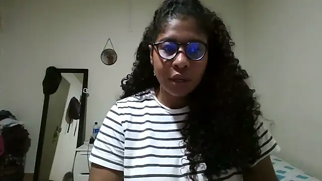 Snapshot of Ivon-09 chatting on April 24, 2026, 12:18 pm Ivon-09 online show from April 24, 2026, 12:18 pm