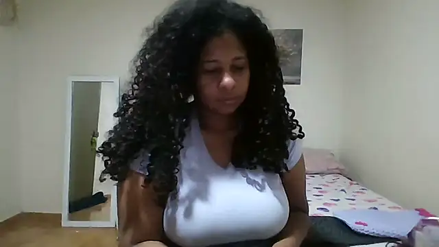 Snapshot of Ivon-09 chatting on May 13, 2026, 11:39 am Ivon-09 online show from May 13, 2026, 11:39 am