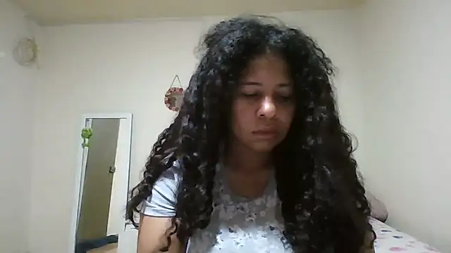 Snapshot of Ivon-09 chatting on May 18, 2026, 12:10 pm Ivon-09 online show from May 18, 2026, 12:10 pm