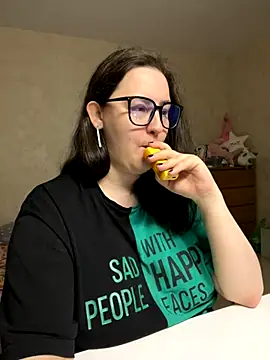 hungry1bunny online show from November 14, 2025, 5:49 pm