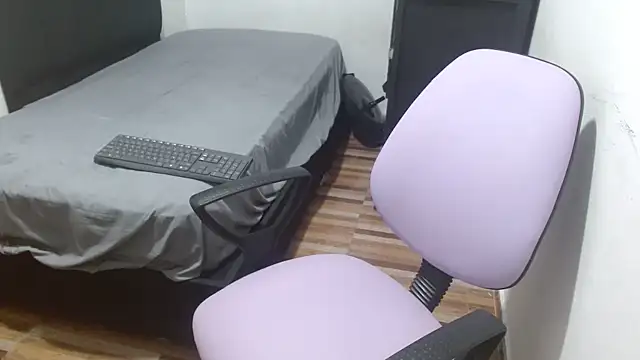charlotte slut online show from July 16, 2026, 9:34 pm
