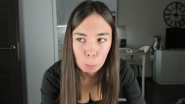 nilliluv online show from February 5, 2026, 4:14 pm