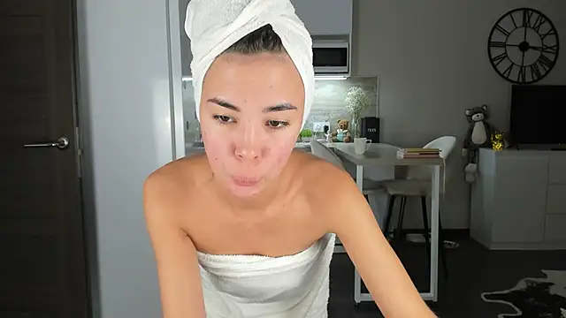 nilliluv online show from November 1, 2025, 8:36 pm