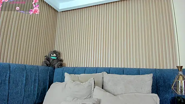 kathecute   online show from April 15, 2026, 1:44 am