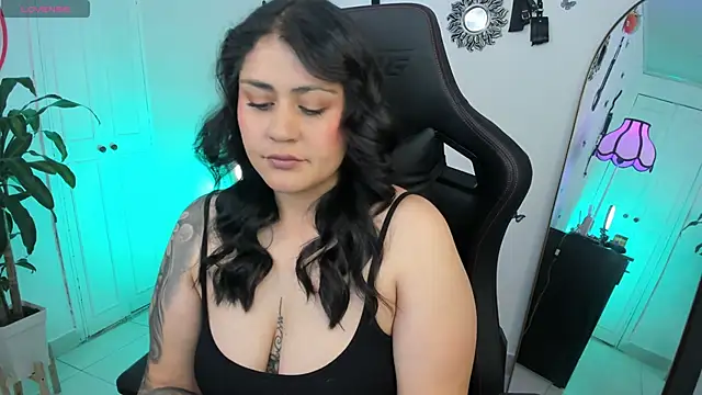 Snapshot of GretaX-X chatting on September 30, 2025, 12:05 am GretaX-X online show from September 30, 2025, 12:05 am