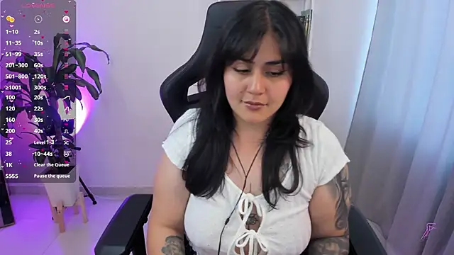 Snapshot of GretaX-X chatting on October 30, 2025, 9:33 pm GretaX-X online show from October 30, 2025, 9:33 pm