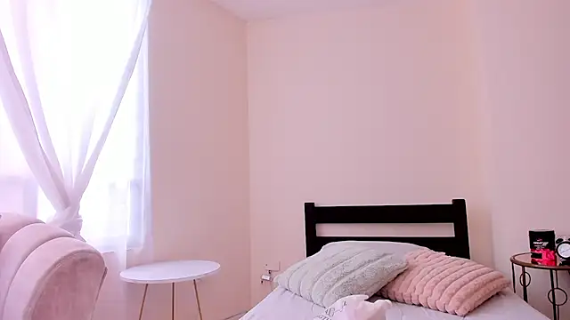 evely coelloo online show from February 13, 2025, 7:10 pm