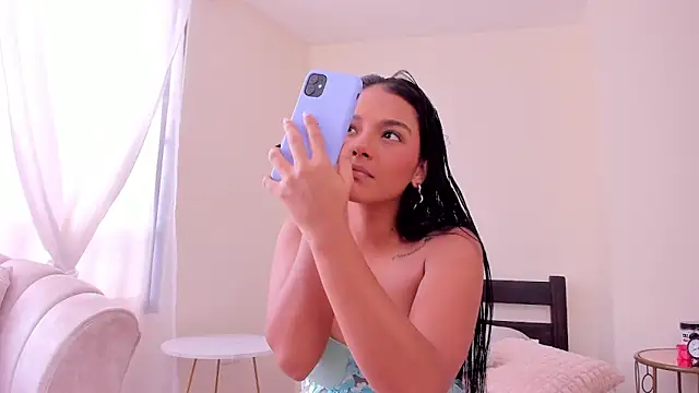 evely coelloo online show from December 3, 2024, 6:33 pm