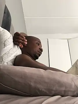 Snapshot of TheeRealShow chatting on March 10, 2025, 8:28 am TheeRealShow online show from March 10, 2025, 8:28 am