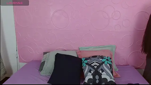 dulcenia rose online show from March 17, 2025, 1:50 pm