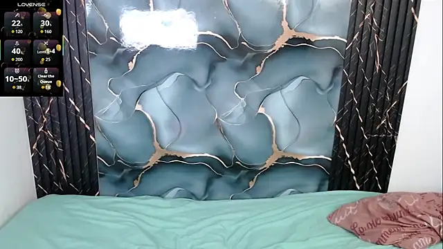 dulcenia rose online show from November 18, 2025, 2:42 pm