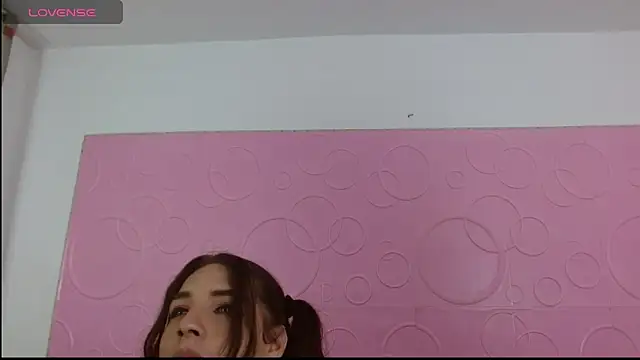 dulcenia rose online show from March 17, 2025, 4:54 pm