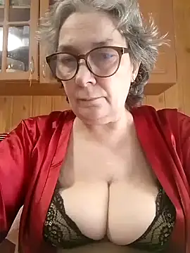 Snapshot of IrinaSweet54 chatting on May 17, 2026, 7:41 am IrinaSweet54 online show from May 17, 2026, 7:41 am