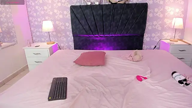 Snapshot of BritneySweet_ chatting on February 3, 2026, 6:40 am BritneySweet online show from February 3, 2026, 6:40 am