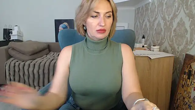 Snapshot of Mallinia chatting on March 28, 2026, 12:17 pm Mallinia online show from March 28, 2026, 12:17 pm