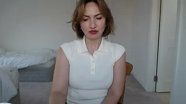 Mallinia online show from March 10, 2025, 5:18 pm