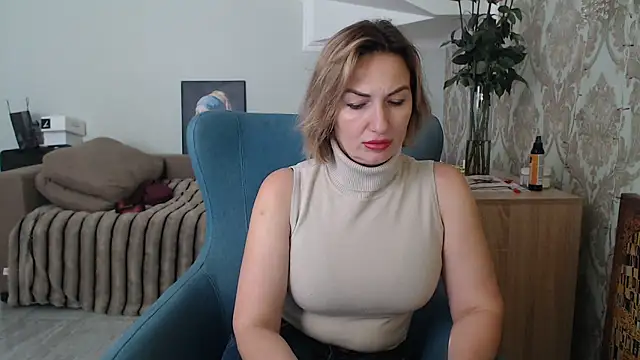 Snapshot of Mallinia chatting on March 13, 2026, 11:48 am Mallinia online show from March 13, 2026, 11:48 am