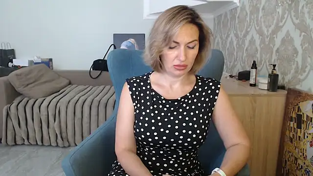 Snapshot of Mallinia chatting on May 28, 2026, 8:55 am Mallinia online show from May 28, 2026, 8:55 am
