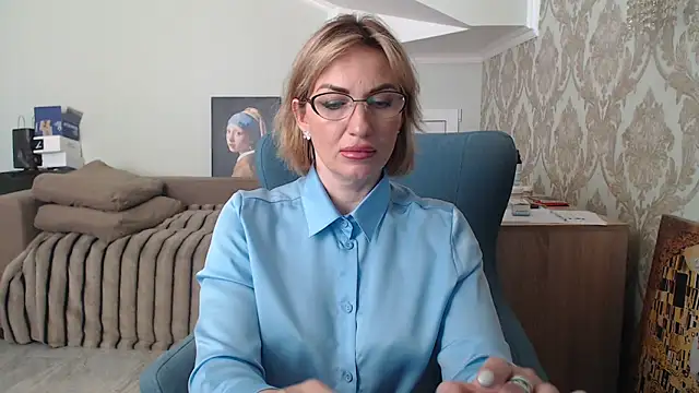 Snapshot of Mallinia chatting on April 2, 2026, 8:43 am Mallinia online show from April 2, 2026, 8:43 am