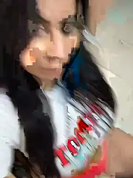 ValenSuarez25 online show from July 2, 2026, 7:53 pm