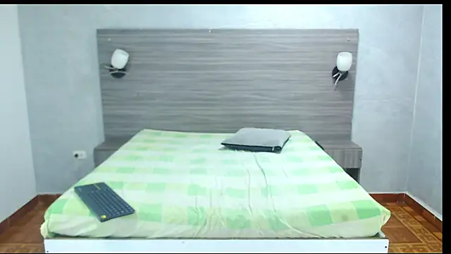 Snapshot of Loony_Zion chatting on January 15, 2026, 1:03 pm Loony Zion online show from January 15, 2026, 1:03 pm