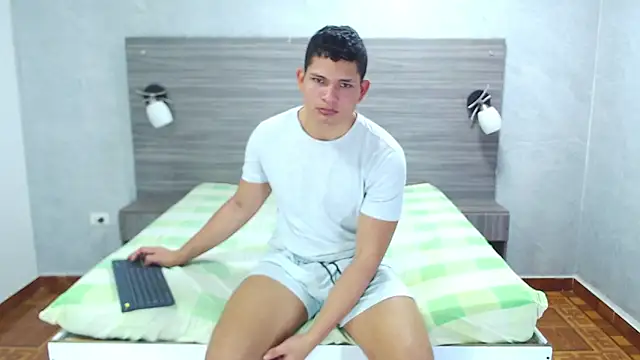 Snapshot of Loony_Zion chatting on November 29, 2025, 1:00 pm Loony Zion online show from November 29, 2025, 1:00 pm