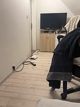 Snapshot of _Hidden_couple_ chatting on December 17, 2025, 4:12 pm Hidden couple online show from December 17, 2025, 4:12 pm