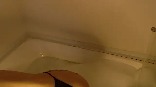 Snapshot of Bellla_Haddid chatting on March 6, 2026, 12:11 pm Bellla Haddid online show from March 6, 2026, 12:11 pm