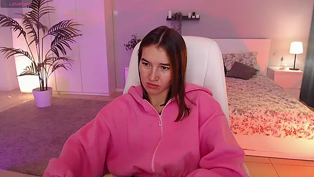 Snapshot of Bellla_Haddid chatting on September 16, 2025, 1:06 am Bellla Haddid online show from September 16, 2025, 1:06 am