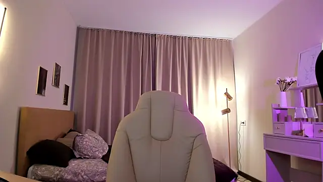 Snapshot of Bellla_Haddid chatting on November 14, 2025, 1:53 am Bellla Haddid online show from November 14, 2025, 1:53 am