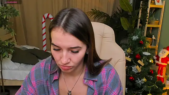 Snapshot of Bellla_Haddid chatting on December 19, 2025, 2:15 am Bellla Haddid online show from December 19, 2025, 2:15 am