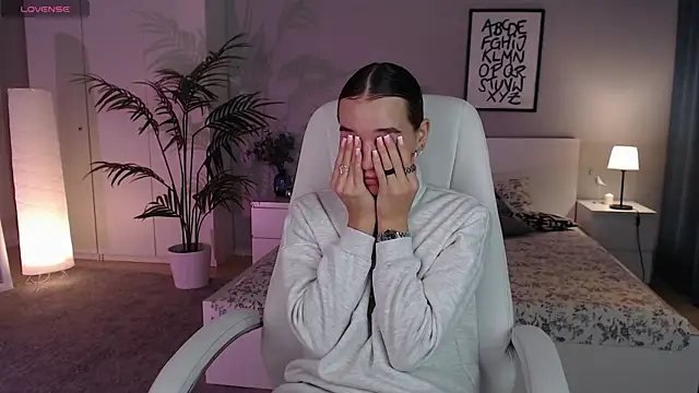 Snapshot of Bellla_Haddid chatting on October 19, 2025, 12:57 am Bellla Haddid online show from October 19, 2025, 12:57 am