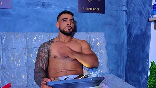 Snapshot of ERIC_HARRISON chatting on October 7, 2025, 2:01 am ERIC HARRISON online show from October 7, 2025, 2:01 am