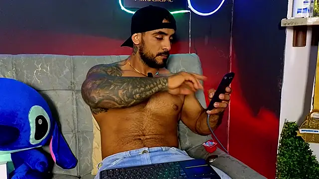 Snapshot of ERIC_HARRISON chatting on February 10, 2026, 12:09 am ERIC HARRISON online show from February 10, 2026, 12:09 am