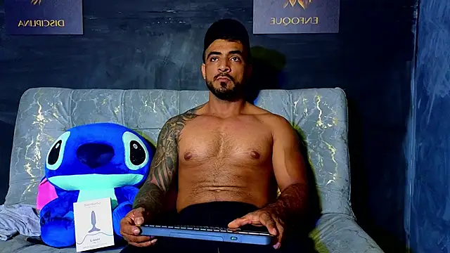 Snapshot of ERIC_HARRISON chatting on October 21, 2025, 10:09 pm ERIC HARRISON online show from October 21, 2025, 10:09 pm