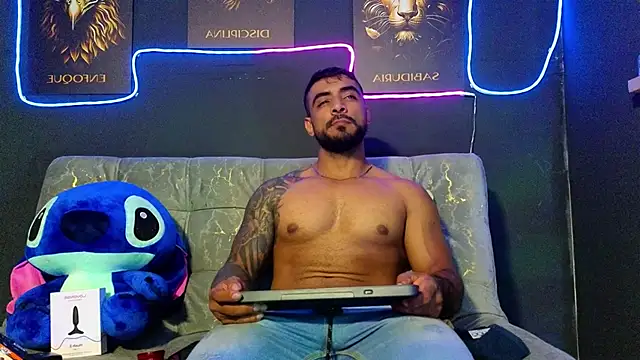 Snapshot of ERIC_HARRISON chatting on November 15, 2025, 2:15 am ERIC HARRISON online show from November 15, 2025, 2:15 am