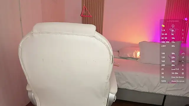 Snapshot of Kendall_Bunnyy chatting on October 30, 2025, 7:55 pm Kendall Bunnyy online show from October 30, 2025, 7:55 pm