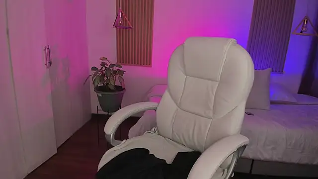 Snapshot of Kendall_Bunnyy chatting on November 27, 2025, 8:42 pm Kendall Bunnyy online show from November 27, 2025, 8:42 pm