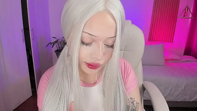 Snapshot of Kendall_Bunnyy chatting on December 14, 2025, 6:57 pm Kendall Bunnyy online show from December 14, 2025, 6:57 pm