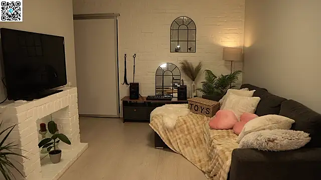 Heidi11 online show from February 28, 2026, 6:07 pm